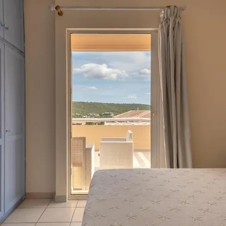 Perfectly Positioned Baia De Bahas Seaview 2 Bedroom Sleeps 6-no 0894 Apartamento Marinella (Sardinia)