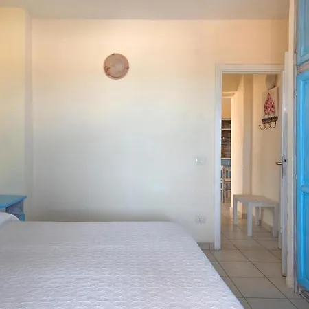 Perfectly Positioned Baia De Bahas Seaview 2 Bedroom Sleeps 6-no 0894 Apartamento Marinella (Sardinia)