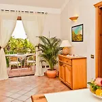 Fantastico Baia De Bahas Sea View Two Bedroom Sleeps Six Num0894 Διαμέρισμα *