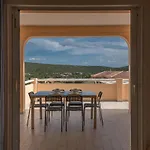 Апартаменты Fantastico Baia De Bahas Sea View Two Bedroom Sleeps Six Num0894 Маринелла