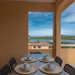 Апартаменты Fantastico Baia De Bahas Sea View Two Bedroom Sleeps Six Num0894 Маринелла