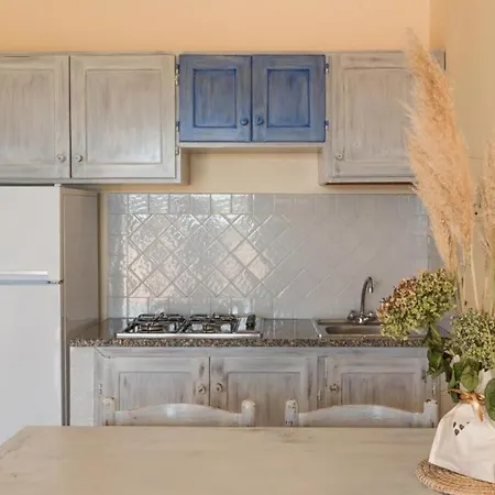 Perfectly Positioned Baia De Bahas Seaview 2 Bedroom Sleeps 6-no 0894 Marinella (Sardinia)