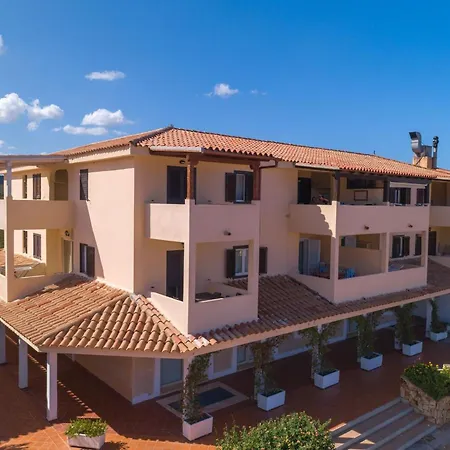 Perfectly Positioned Baia De Bahas Seaview 2 Bedroom Sleeps 6-no 0894 Marinella (Sardinia)