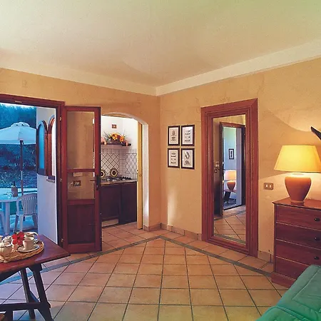 Perfectly Positioned Baia De Bahas Seaview 2 Bedroom Sleeps 6-no 0894 Lejlighed Marinella (Sardinia)