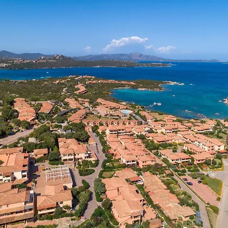 Perfectly Positioned Baia De Bahas Seaview 2 Bedroom Sleeps 6-no 0894 Lejlighed Marinella (Sardinia)